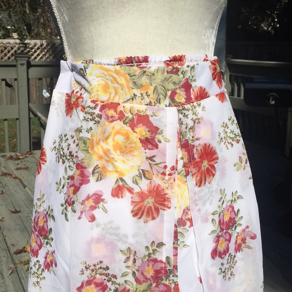Shorts Under Skirt - Picture 2 of 7